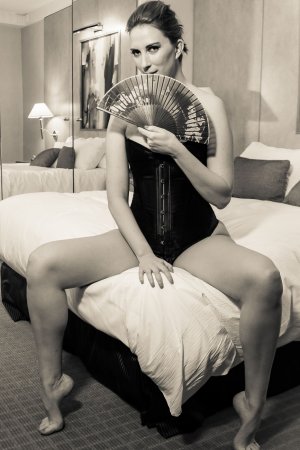 Brithany escort girl & erotic massage
